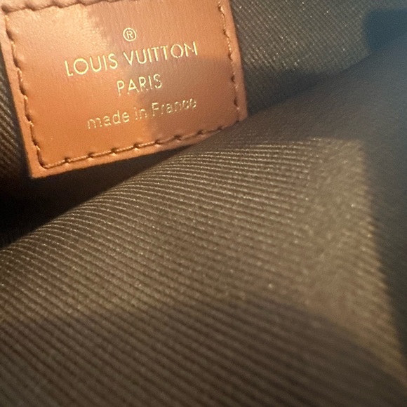 Louis Vuitton Loop Hobo - Picture 10 of 16